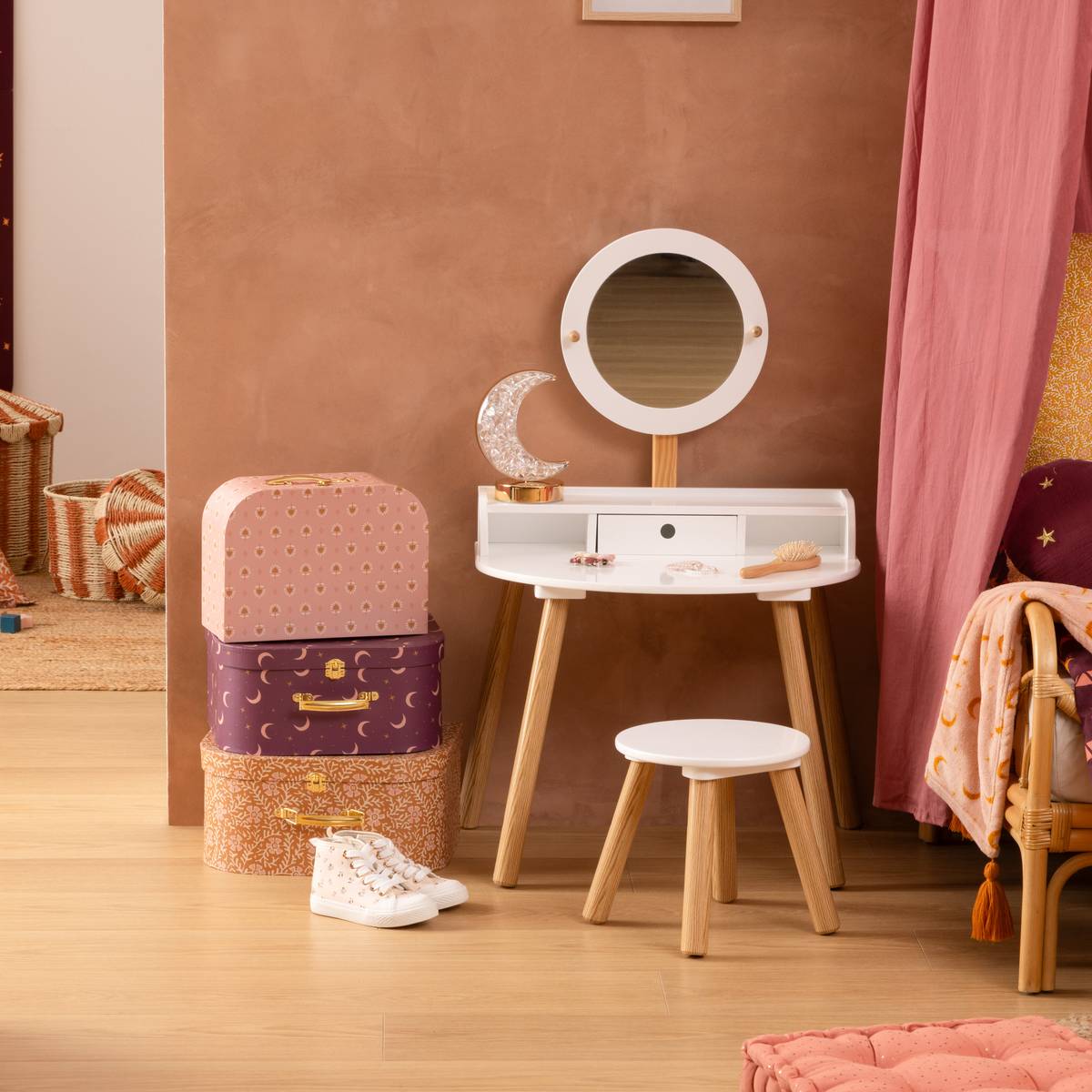 Tocador y taburete infantil “Bella”